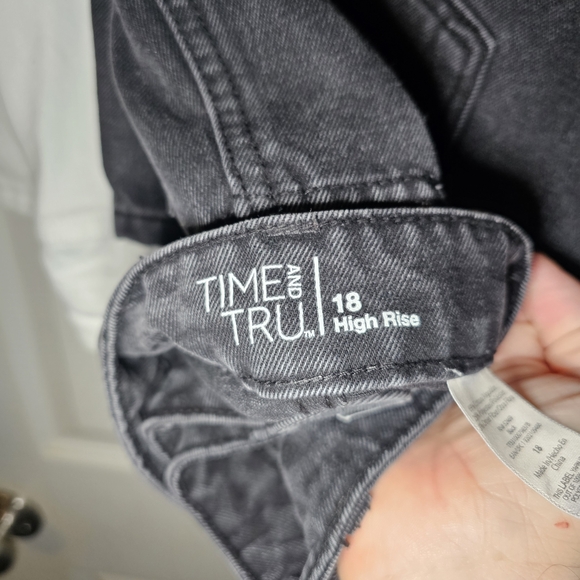 2 Pair Time and Tru White and Black High Rise Denim Pants. Sell Togther - Picture 3 of 5